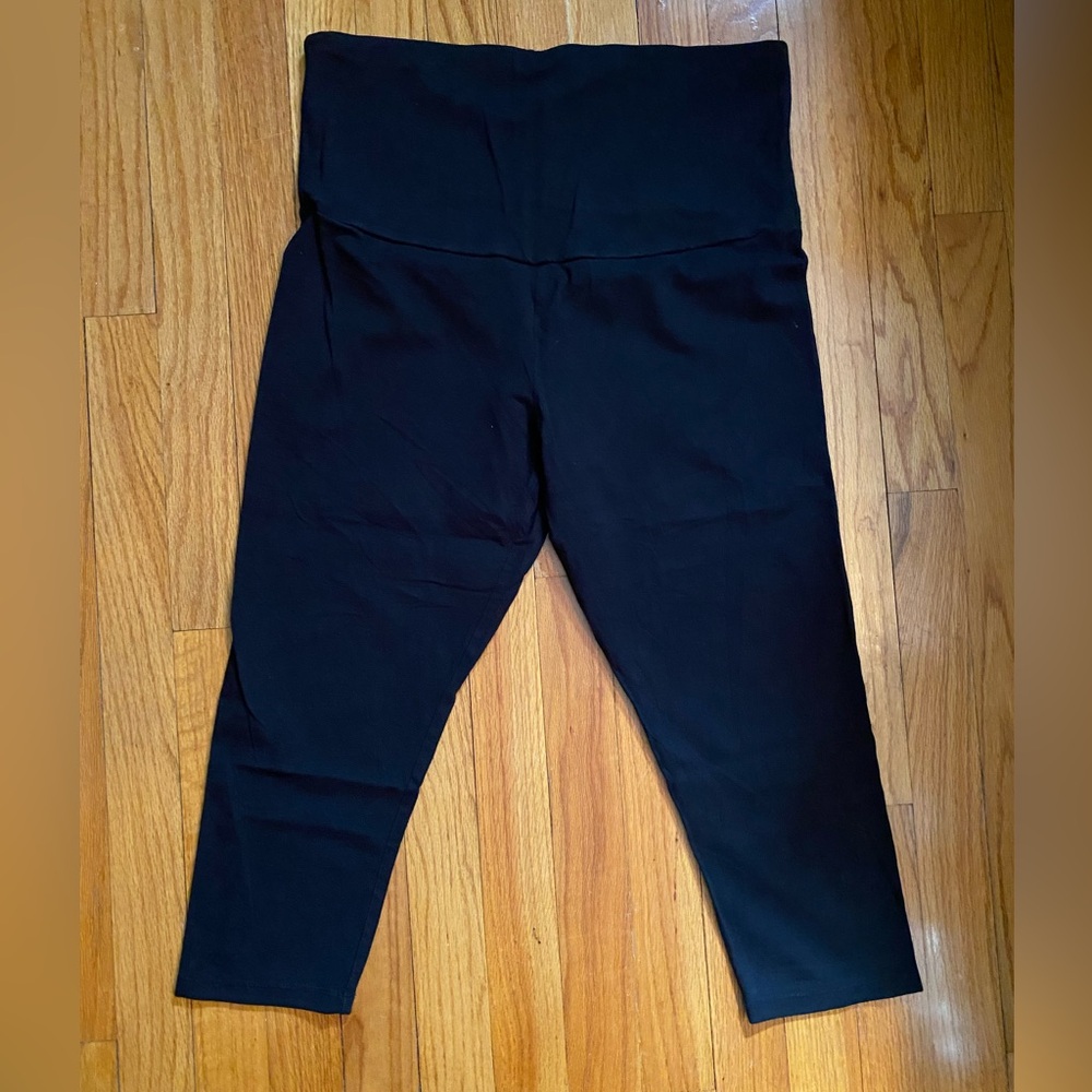 Love by Gap Maternity Capri Leggings